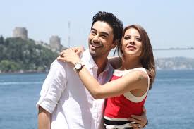 Seray kaya and gökhan alkan have been dating since 2014. Selen Seyven Ve Gokhan Alkan Kocamin Ailesi Ile Ekranlara Donuyor