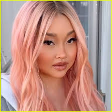 Black to pink dye job when using pink highlights in brown hair or black hair, you can achieve a more moody style by going with a deeper shade. Lana Condor Changes Her Black Hair To Pastel Pink See The Pic Lana Condor Just Jared