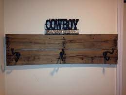 Cowboy Hat Rack Made Out Of Old Pallet Wood Found The Wooden Cowboy Block At Hobby Lobby Wood Pallets Wood Pallet Projects Old Pallets