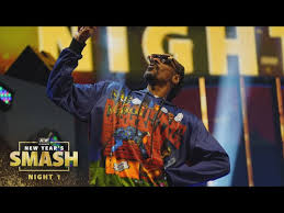 Snoop dogg is so old, and sasha banks is so young. Sasha Banks Reacts To Snoop Dogg S Aew Dynamite Appearance And Splash
