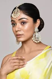 Nazaakat by Samara Singh Floral Craved Maangtikka With Kundan Earrings