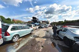 Maybe you would like to learn more about one of these? Dans Des Casses Auto Saturees Le Recyclage A La Peine