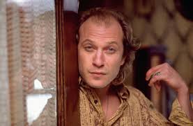 Ted Levine var så fenomenal i Fåren tystnar. Vet någon om manusförfattarna  någonsin lade in några subtila inside jokes om Buffalo Bill eller Fåren  tystnar i serien? : r/Monk