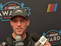 Ageless Mark Martin nips Jimmie Johnson for Dover pole