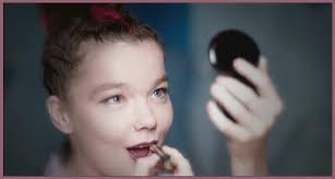 Bjork Oh So Quiet Gif Pin De Oriel Chambers En Bjork Boreal