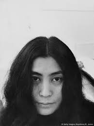 Yoko Ono zum 90. Geburtstag