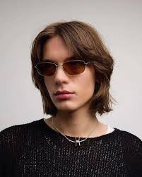 Hazel Moss's Instagram, Twitter & Facebook