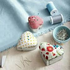 Kolase ini cukup menarik karena bisa disusun dengan menggunakan material apapun termasuk kain perca. Karakteristik Kain Perca Dan Pemanfaatannya Untuk Berbagai Kerajinan Tangan