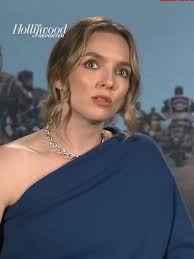 #jodiecomer reveals how she used audio of the real woman who inspired her  #thebikeriders character kathy to nail her accent