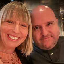 Polite ask, please can the owner of this car be able to move it before 8am?  You've blocked my drive and lane, I will need to leave for work. Thank you  😀