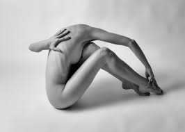 Headless Nude Series# 377, by the artist Doug Bolton | Gallea