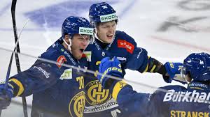 Kendra Rain Smoking Hot Dyke Nudes