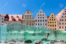 Dank den felsigen, schneebedeckten gipfeln, scharfen felsgraten. Sehenswurdigkeiten Von Polen Wroclaw Alten Marktplatz Mit Modernen Brunnen Lizenzfreie Fotos Bilder Und Stock Fotografie Image 47705716