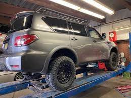 Serving north myrtle beach, socastee, conway sc and little river sc. Nissan Armada 33s Vs 35 Inch Tires What Lift And Wheels To Pick Offroadium Com