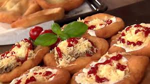 Wszystkie kuchenne nowinki w jednym miejscu. Raczka Gotuje Langosze Z Pieczarkami I Sosem Czosnkowym Marchewkowe Muffinki Ciastka Owsiane Youtube