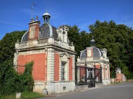 Chateau De Ferrieres 3 Images De Qualite En Haute Definition Chateau De Ferrieres Chateau France Chateau Ile De France