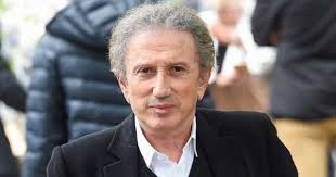 Jacques drucker, a doctor, is michel's younger brother, and jean drucker, a tv top executive, is michel's older brother. Michel Drucker In Intensive Care Web24 News