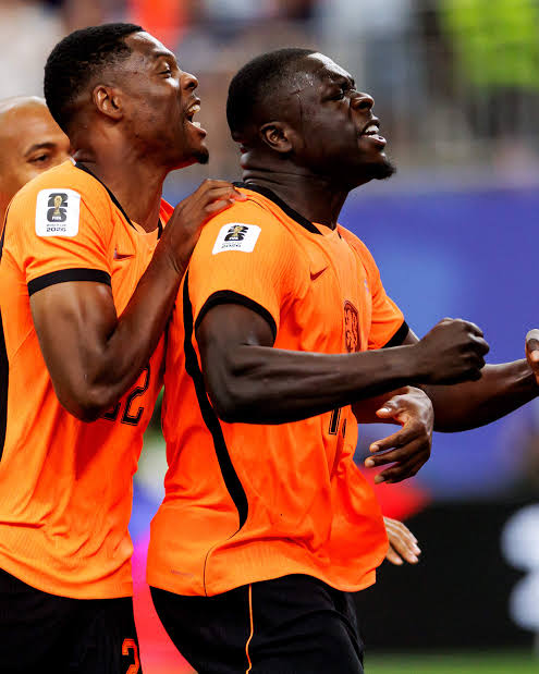 Brobbey viert zijn doelpunt