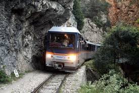 Τα καλάβρυτα είναι ορεινή κωμόπολη του νομού αχαΐας. Elegxo Sth Grammh Gia Na Leitoyrghsei 3ana O Odontwtos Huffpost Greece