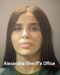 31 yaşındaki eski güzellik kraliçesi emma coronel aispuro, şubat ayında washington dulles uluslararası havalimanı'nda gözaltına alınmıştı. Emma Coronel Aispuro Die Braut Des Gangsters