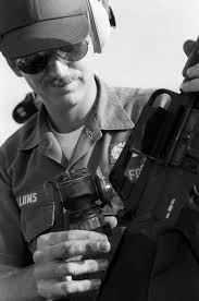 Оригинальная находка описывала эту фотографию следующим образом: База:  Lackland Air Force Base Штат: Техас (Техас) Страна: Соединенные Штаты  Америки (США) Оператор сцены: Неизвестный Статус релиза: Обнародован  Комбинированные цифровые графические файлы ...