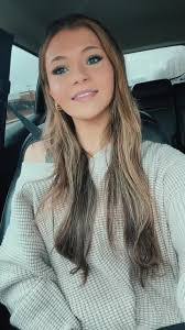 Savannah Courtney's Instagram, Twitter & Facebook