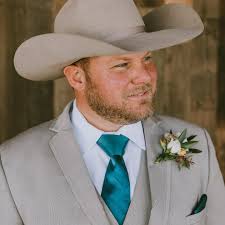 Bryan & Anna's wedding day was such a beautiful celebration of their love  and the community they've surrounded themselves with. Not even a little  breeze (ok, the wind was howling) could put