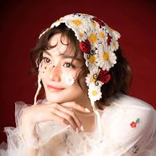 杏色加橙色等於🟰 ？ 係出色🤭 . #杏加橙色還是可以的#moonboot #carmankwan #關嘉敏#卡文👢 @moonboot 💄  @wyenu 💇🏻‍♀️ @chrischan_hair_stylist 📸 @javiswproduction