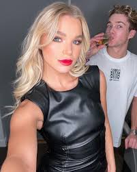 Who is aj pritchard's girlfriend abbie quinnen? Aj Pritchard S Girlfriend Abbie Quinnen Engulfed In Fire After Life Hack Video Went Wrong Nestia