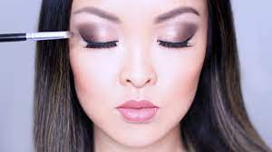 Learn makeup tips and tricks from our beauty experts at covergirl. How To Blend Eyeshadow For Beginners Chiutips Youtube