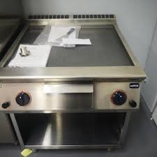Una plancha de asar puede ser una pieza de utensilios de cocina, como una plancha de hierro fundido que se calienta sobre un quemador, o puede ser construida dentro de. Plancha Industrial De Cocina Fry Top Gas De Lainox Ebg 94 Gl Planchas Fry Top Gas De Lainox