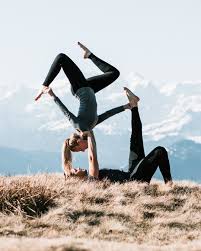 Gefallt 1 628 Mal 38 Kommentare Gino Leevke Acrowidmutz Auf Instagram Inversions Give Us Energy And Change In 2020 Yoga Poses Advanced Acro Yoga Couples Yoga