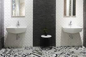 Los azulejos suelen ser susceptibles a diferentes tipos de manchas. Tendencias En Decoracion 2018 El Color Negro Aplicado A Banos Y Cocinas