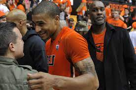 Maç başına 33 dakika sahada kaldı ve 14.1 sayı, 6.54 ribaund, 3.3 asist ve 2 top çalma ortalamalarını yakaladı. Long Overshadowed By Dad Gary Payton Ii Making New Family Legacy At Oregon St Bleacher Report Latest News Videos And Highlights