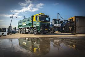 Graaf Transport Uit Den Haag Heeft Een Speciaal Voor De Nederlandse Markt Ontwikkelde Mercedes Benz Arocs 4745 Lk 1 Mercedes Truck Mercedes Benz Trucks Trucks