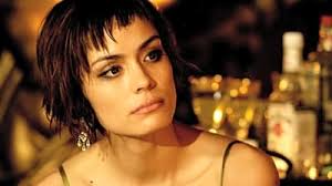 Irish Blood' Star Alicia Silverstone Previews the Show's Cozy & Dark Family  Mystery