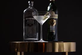 It also is a great sipping drink, and is filling and. How To Make A Dirty Martini For The Olive Lovers Slightly Pretentious