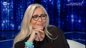Tutto quello che non sai sulla signora della domenica. Domenica In Mara Venier Embarrassed With A Guest You Didn T Invite Me To The Wedding And Now I Feel Attacked Curler Ruetir
