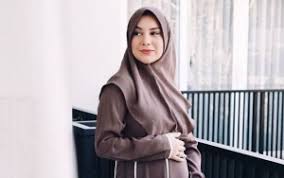 Check spelling or type a new query. Kenakan Hijab Untuk Maternity Shoot Irish Bella Dipuji Cantik Bak Wanita Timur Tengah