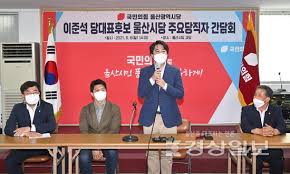 윤석열, 국민의힘과 다시 거리두기?…커지는 피로도. Rkcd6dba V6s8m