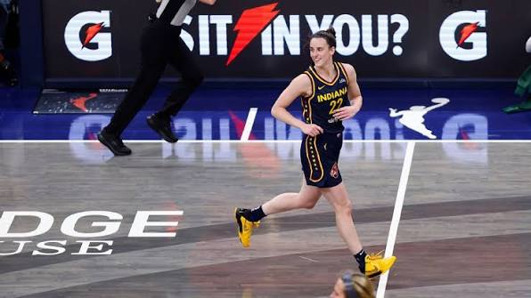 Fever's Caitlin Clark breaks WNBA rookie record for assists - ESPN