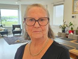 Janet Jansen's Instagram, Twitter & Facebook