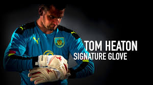 Tom heaton strikes deal with manchester united for free transfer ottie juliet. Meet Tom Heaton At Signature Glove Launch Youtube