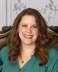 Julia Mcgregor's Instagram, Twitter & Facebook