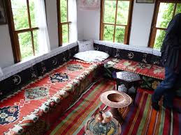 Another Shot Of The Living Quarters In The Turkish House Traditional House Now A Museum In Mostar Klasik Ev Dekorasyonu Ev Icin Ic Mekanlar