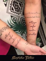 Tatuagem Sinto Muito Me Perdoe Eu Te Amo Sou Grata Especialista Em Tatuagens Delicadas Tatuagens Femininas Tracos Finos Fine Line Escritas Calligraphy Preto E Cinza Blackan Tatuagem Tatuagem Delicada Tatuagens