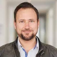 Robin Kratz's Instagram, Twitter & Facebook