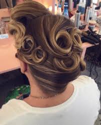 This top notch hairstyle entails a mixture of black and blonde hairstyle. 1950s Hairstyles 17 Vintage And Retro 50s Hairstyles