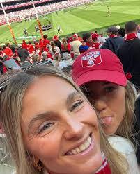 Laura Zacher's Instagram, Twitter & Facebook