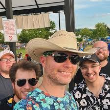 Jeremy Hatt's Instagram, Twitter & Facebook